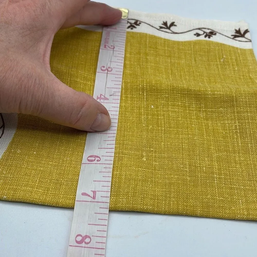Set of 2 linen VTG leaf pattern mustard napkins.